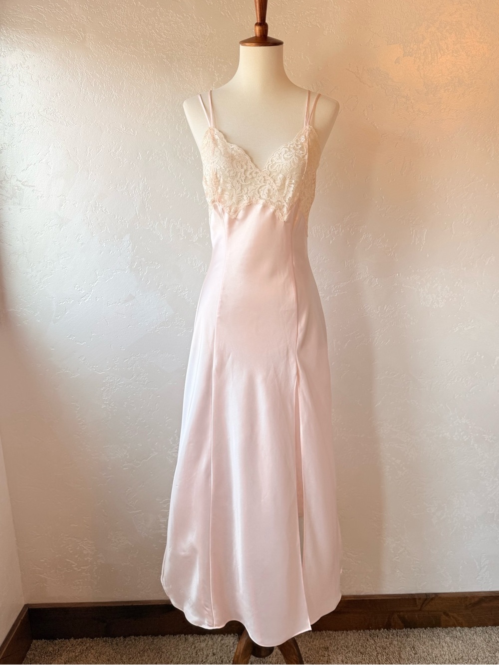 Vintage 1980s Victoria’s Secret Gold Crown Label Pink Satin Lace Nightgown XS